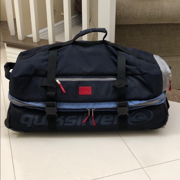 quiksilver rolling luggage